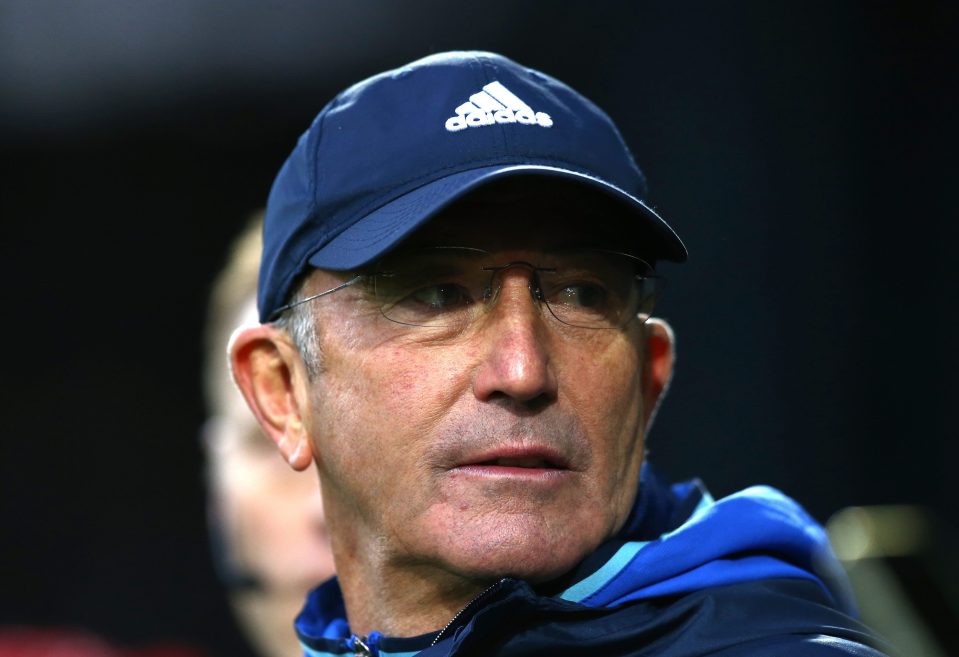 Tony Pulis wants to tie down Chris Brunt after the new year