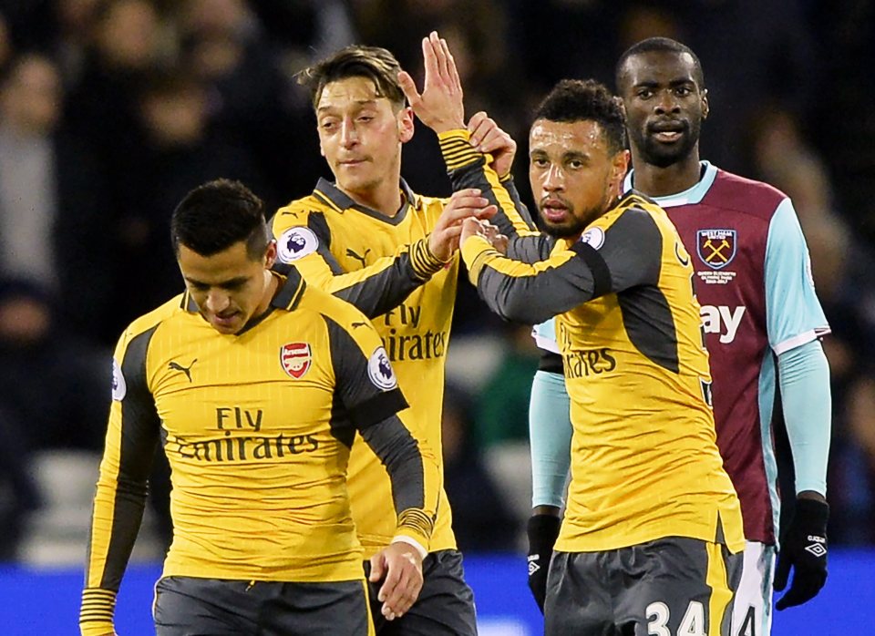  Arsenal celebrate Mesut Ozil's opener at the London Stadium