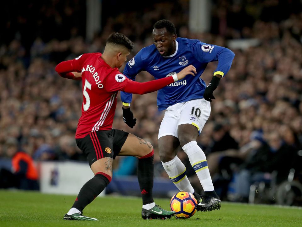 Manchester United fans fear Rojo will not be able to handle Romelu Lukaku