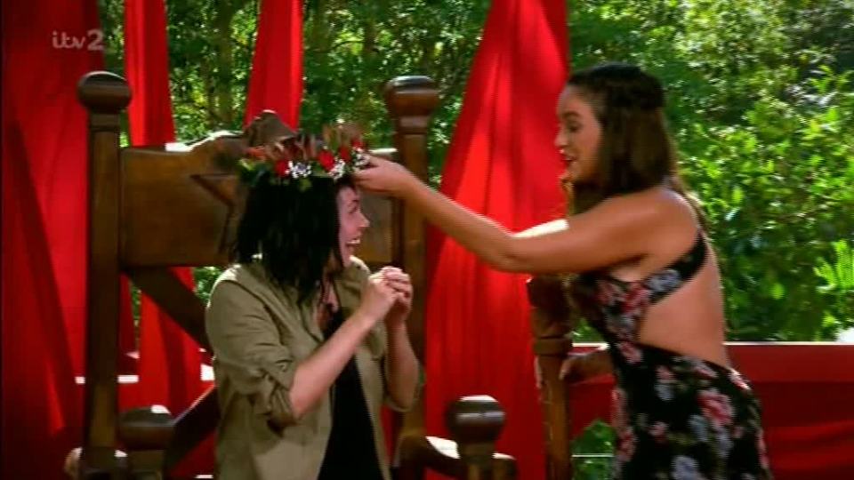  Viewers think Vicky Pattison just threw the crown on Scarlett