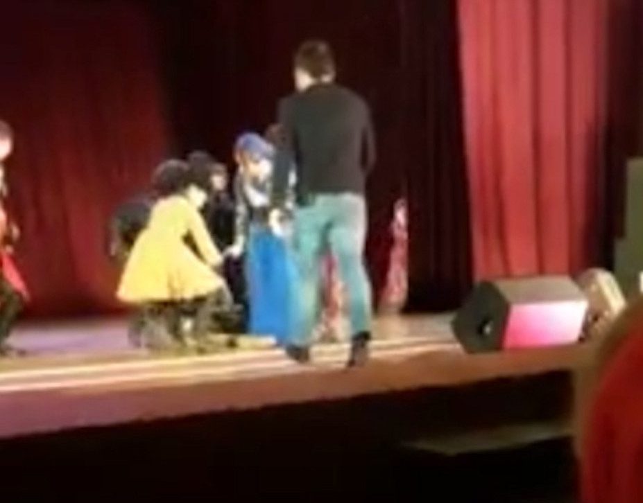  Other cast members eventually arrived onstage to help the stricken dancer, but it was too late