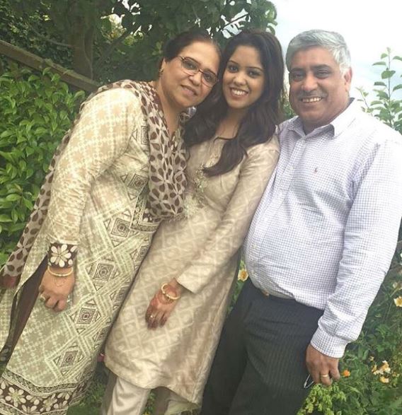 Amir's mum Falak, younger sister Mariyak and dad Shah