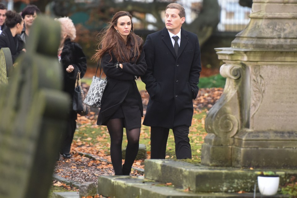 BLACK-CLAD JENNIFER METCALFE SNAPPED FILMING DRAMATIC HOLLYOAKS FUNERAL AFTER SHOCK CHARACTER DEATH