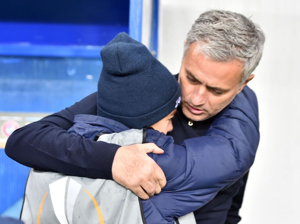  Jose Mourinho hugs a young fan before Man United's game against Zorya