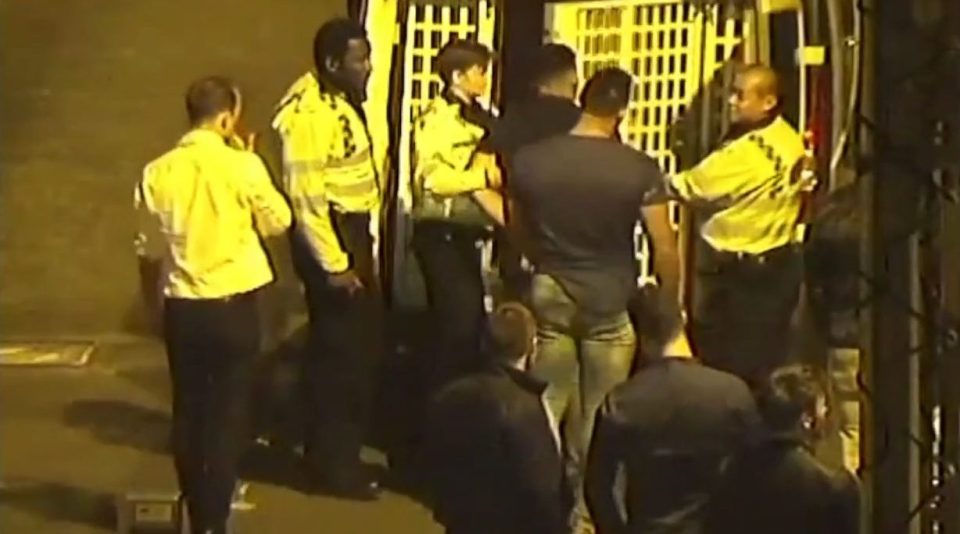  Demitre Clarke-Oliver, 24, can be seen in a short-sleeved top walking up to PC Tse - pictured far right