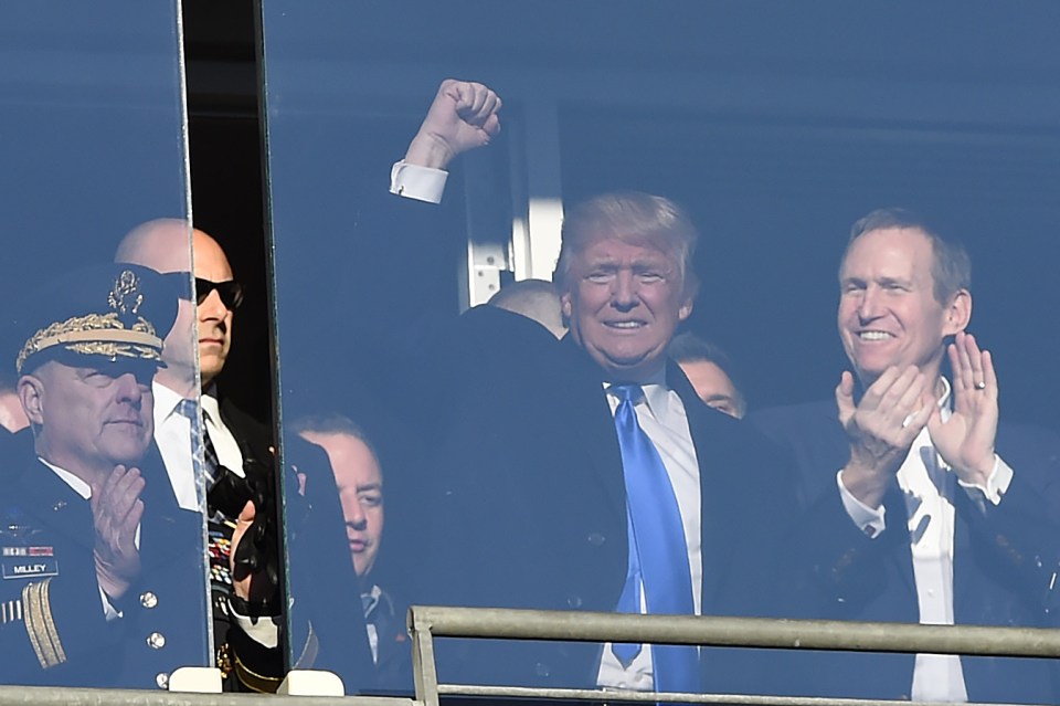  Donald Trump was given a grand reception at the annual Army vs. Navy American football clash in Baltimore