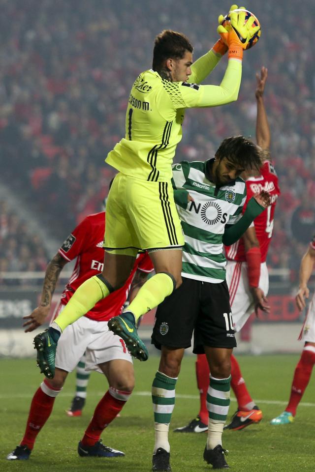  Ederson Moraes collects the ball in derby against Sporting Lisbon