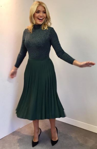 Holly Willoughby has stunned her fans in a festive outfit on Monday 