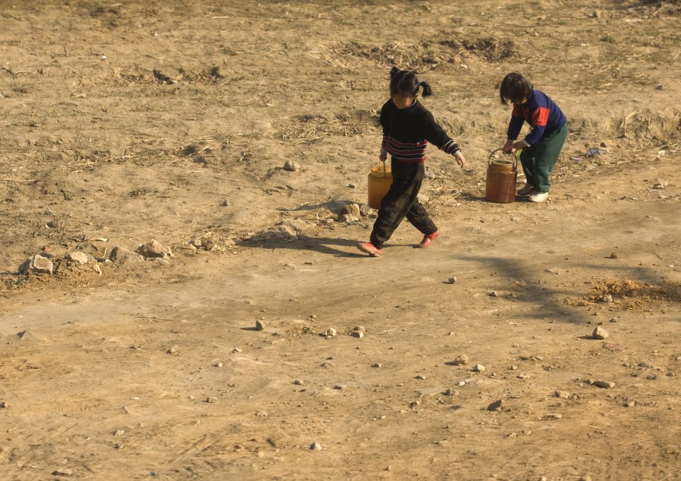 Eric said: " The North Korean officials hate when you take this kind of picture. Even when I explain that poverty exists all around the world, in my own country as well, they forbid me from taking pictures of the poor."