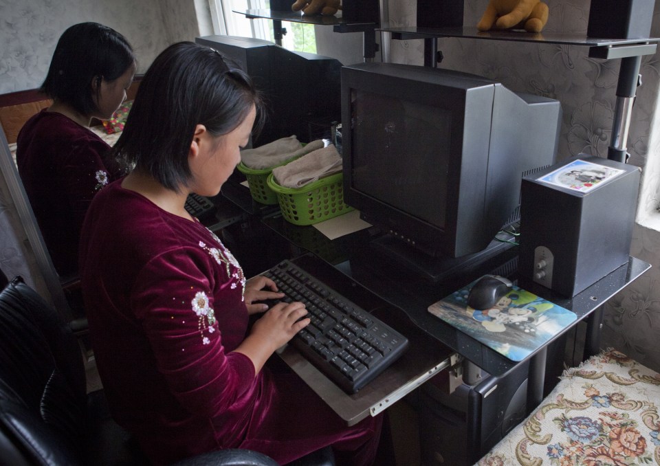 Eric said: "When you visit families, the guides love it if you take pics to show the world that kids have computers. But when they see there is no electricity, then they ask you to delete!"