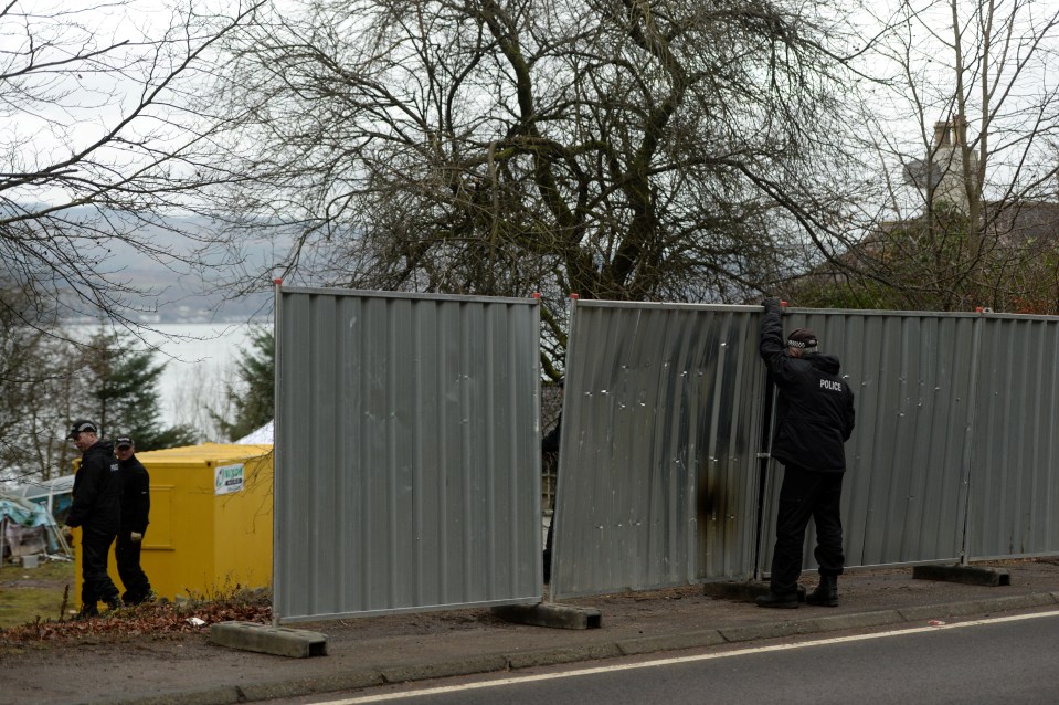  Police set up a border around their search area