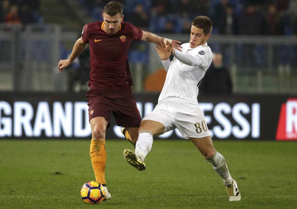  Edin Dzeko went close on two occasions