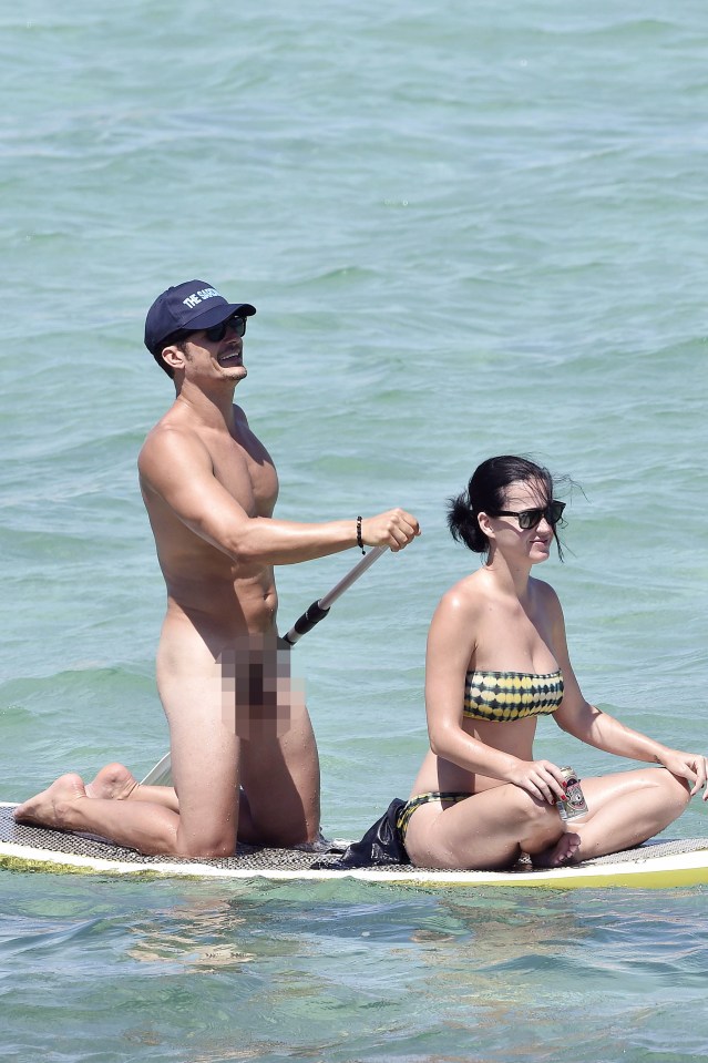 EXC - Orlando Bloom and Katy Perry seen on the beach In Sardinia