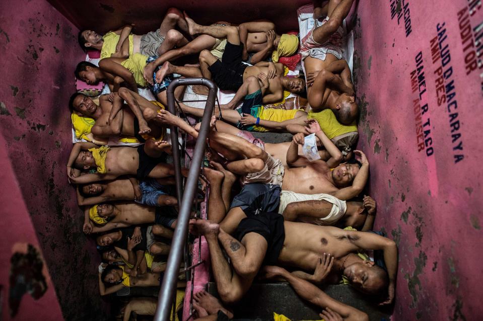  Inmates sleep on the steps of a ladder inside Manila's Quezon City Jail