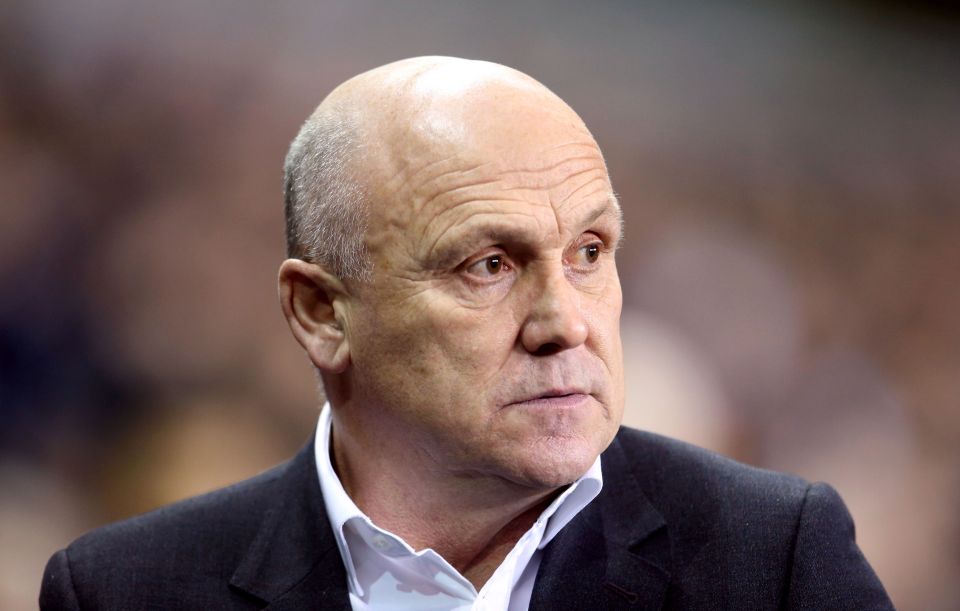 Mike Phelan's Hull are bottom and face an excellent Manchester City