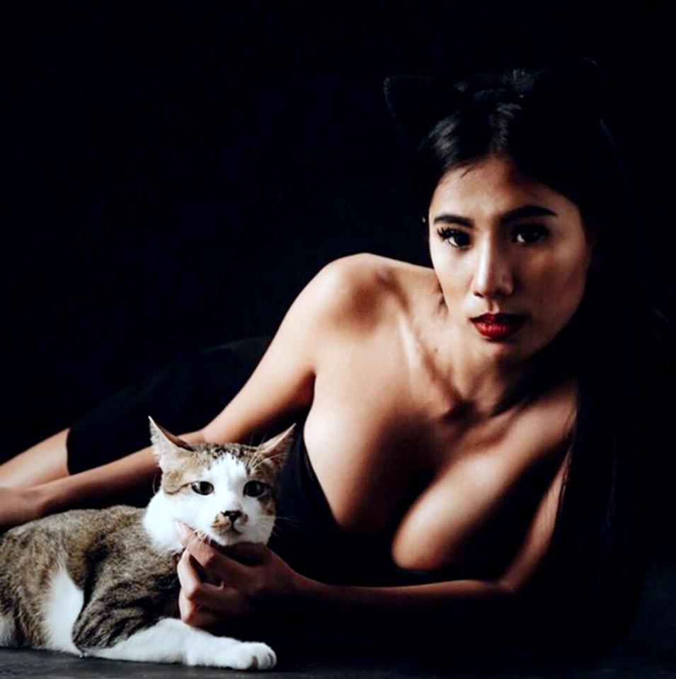  The twelve models are hoping to raise money for local feline charity PAWS Bangkok with the calendar