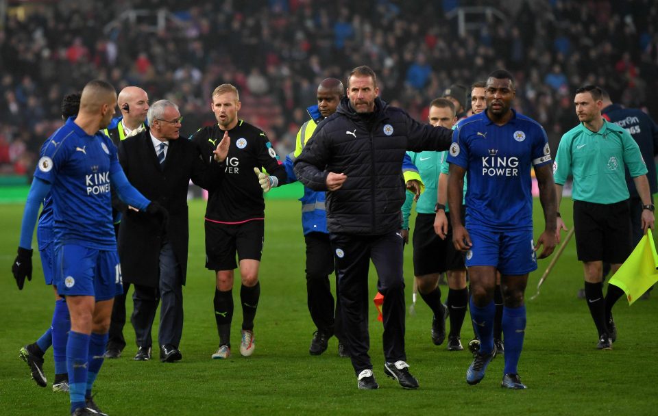 Claudio Ranieri confront Pawson at half time