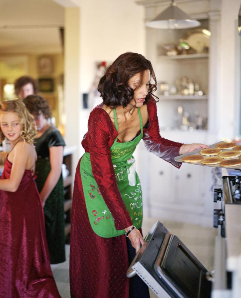 Women cooking 