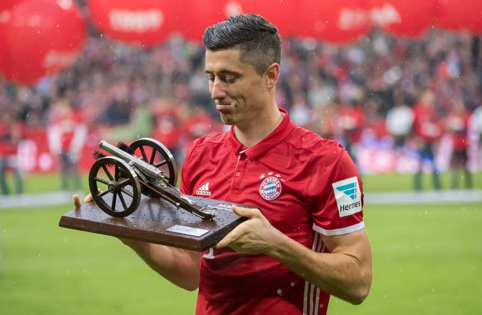  Is Robert Lewandowski on his way to Arsenal? Nope, that's just the naff trophy you get for finishing Bundesliga top scorer.