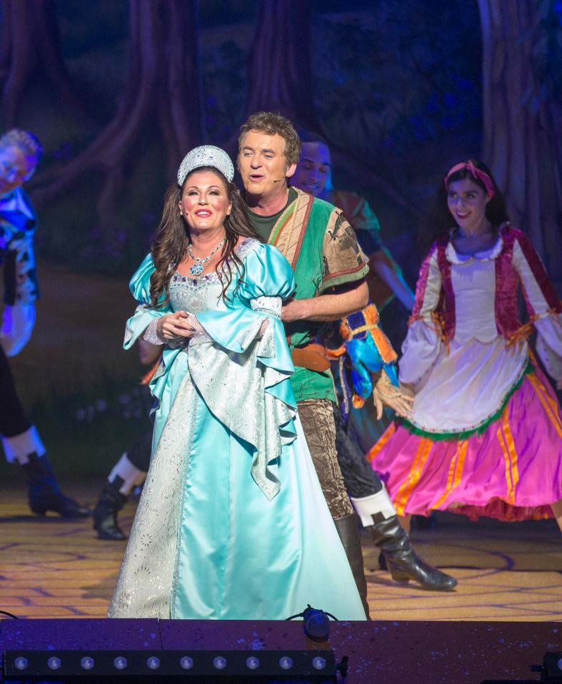  Shane Richie and Jessie Wallace are reunited again as they appear in panto together