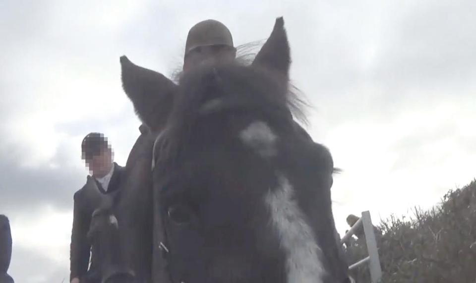  The saboteurs are told to run by the people on horseback