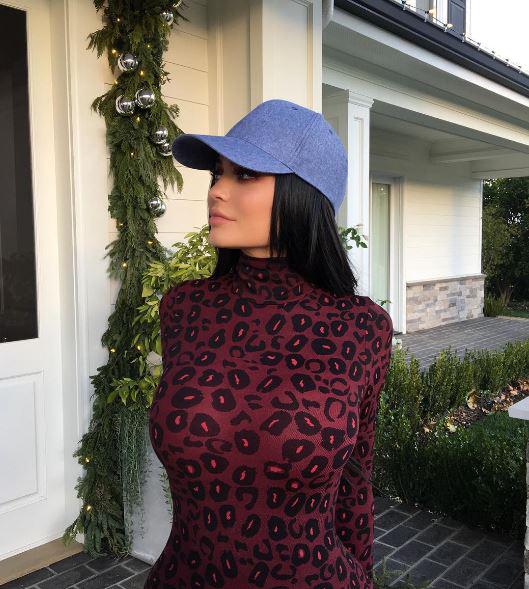  Kylie turned up the heat with this sexy shot earlier in the week