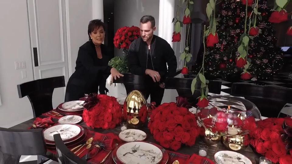  Kris decorated the family dinner table with tartan, snowmen plates and red roses