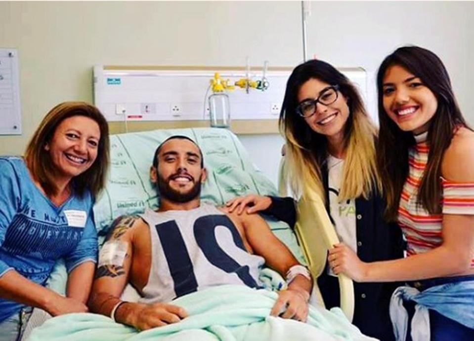 Alan Ruschel with Alissen Ruschel, his sister, in the hospital