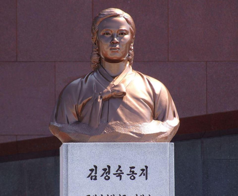  Kim Jong-un's regime forces people to worship busts of his grandma Kim Jong-suk at Christmas