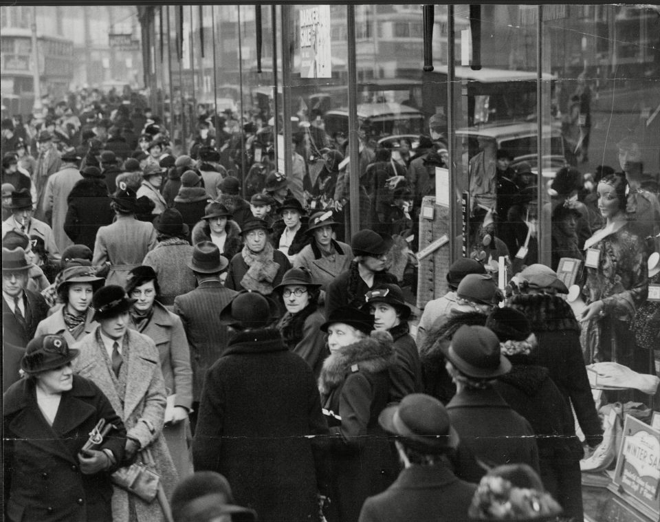  Shoppers hit the sales in High Street Kensington in the 1930s