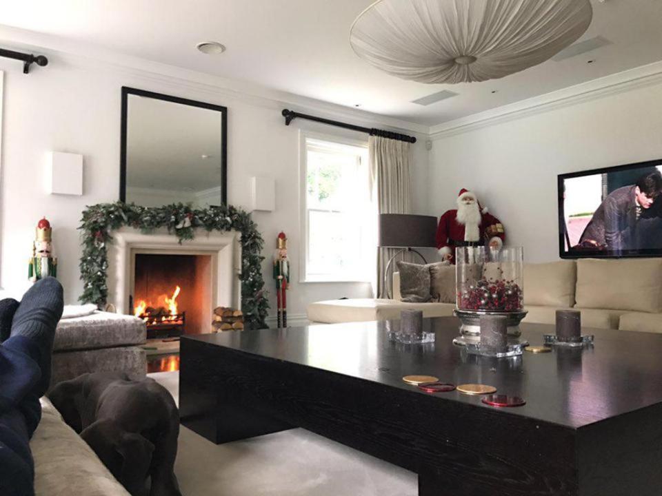  Liam recently gave One Direction fans a peek inside his and Cheryl's festively decorated home