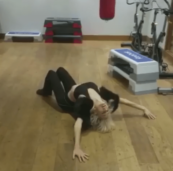  Pixie Lott showed off this sexy routine on Friday night