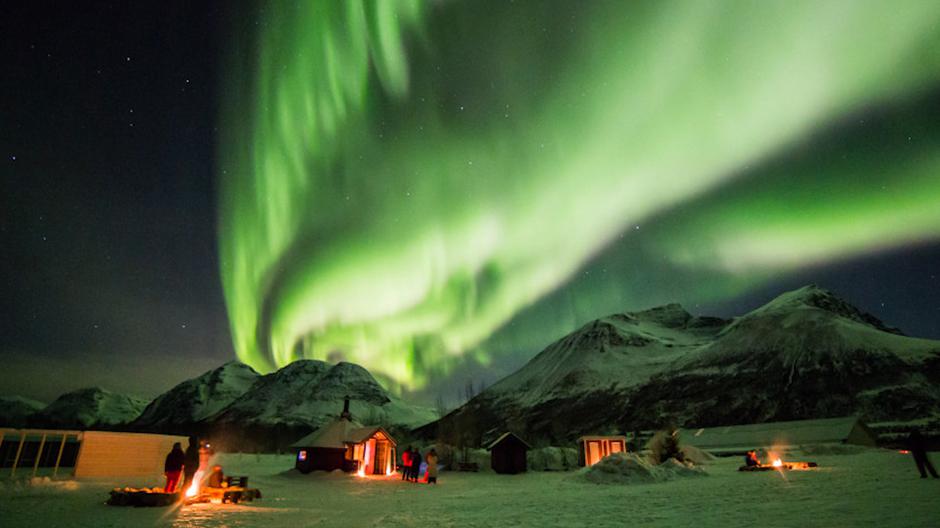  Witnesses claimed to "hear" the Northern Lights late last year in an incredible natural phenomenon