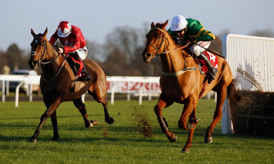  Yanworth (right) showed a good attitude to get up to win at Kempton