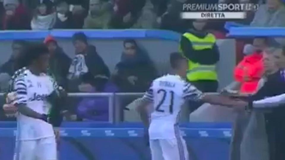 Paulo Dybala handshake