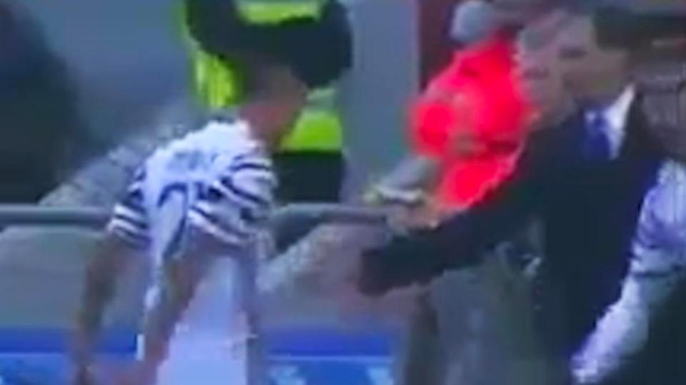 Paulo Dybala handshake