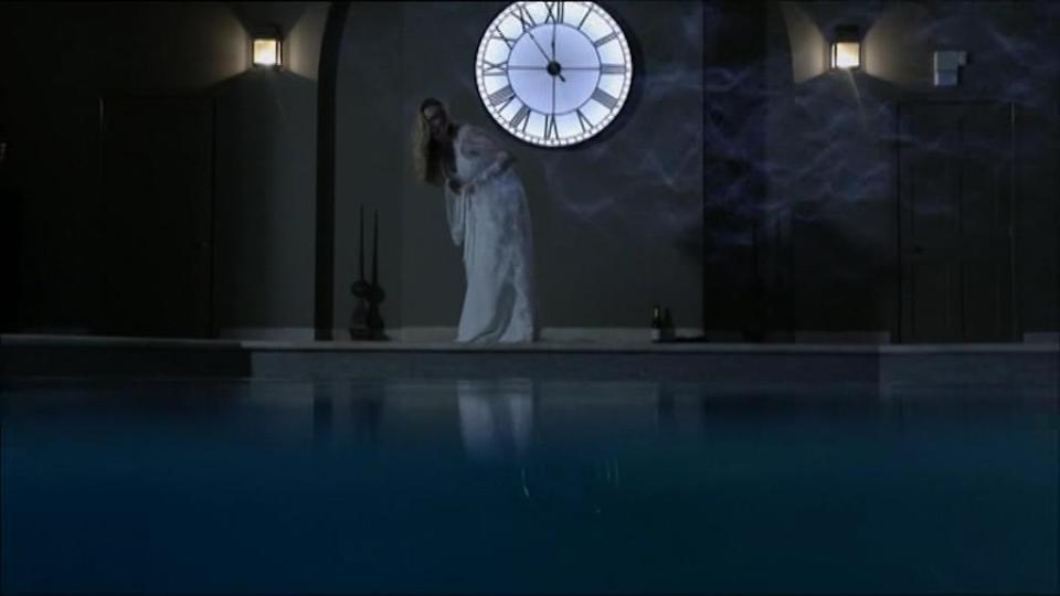  The pair died in the episode aired on New Year's Day when they both drowned in a hotel pool