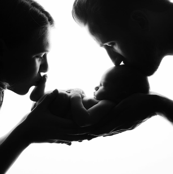  Harry Kane and girlfriend Kate Goodland kiss their newborn baby Ivy