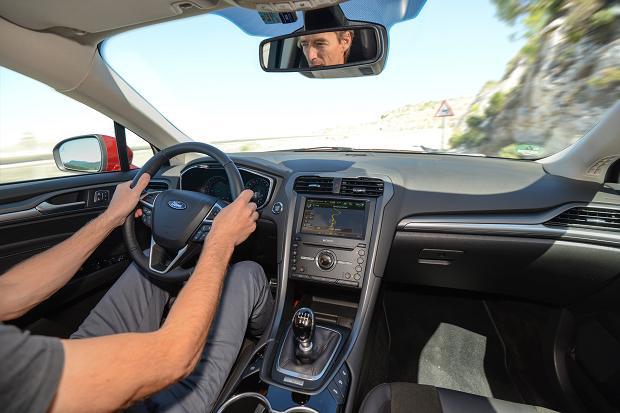  Cutting edge... The Mondeo can read your texts and tell you the nearest place to eat