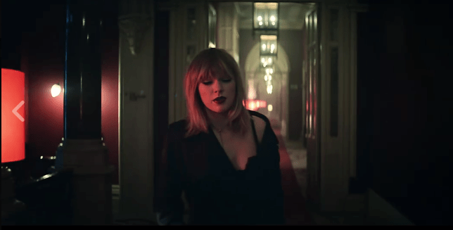  Taylor Swift was singing in an elaborate hallway