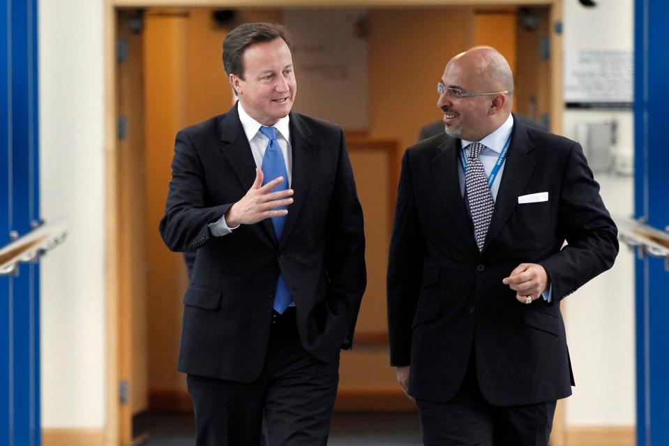  Nadhim Zahawi chats with former PM David Cameron