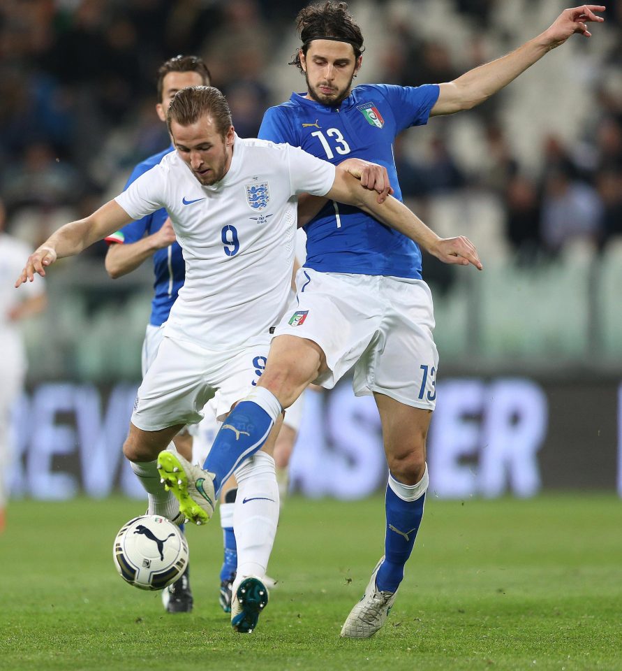 Andrea Ranocchia challenges Harry Kane during the England friendly in Italy in 2015