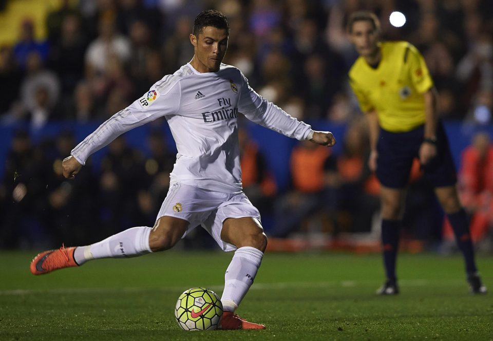 Cristiano Ronaldo scores against Levante to set Real Madrid on incredible run