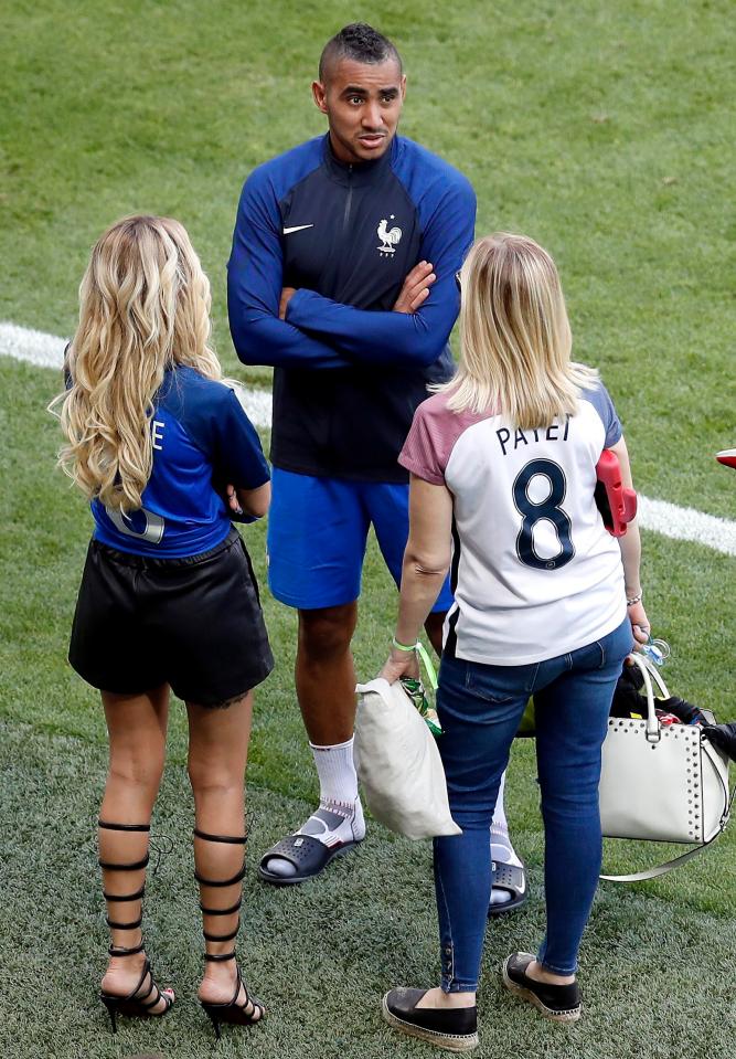  Dimitri Payet, centre, talks to his wife Ludivine, left