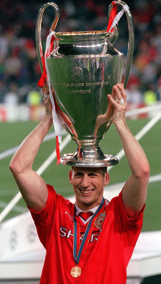 Stam celebrates Uniteds 1999 Champions League win