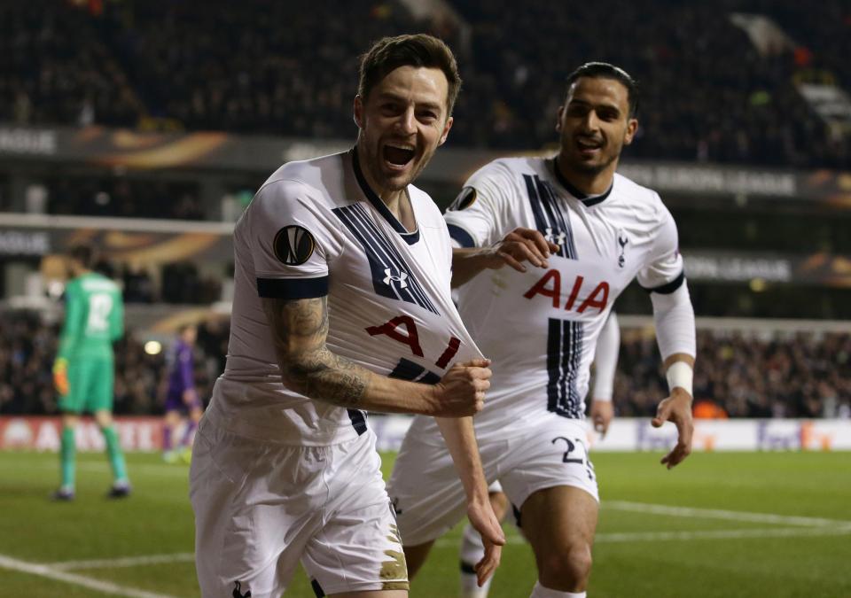  Mason celebrates scoring in the Europa League