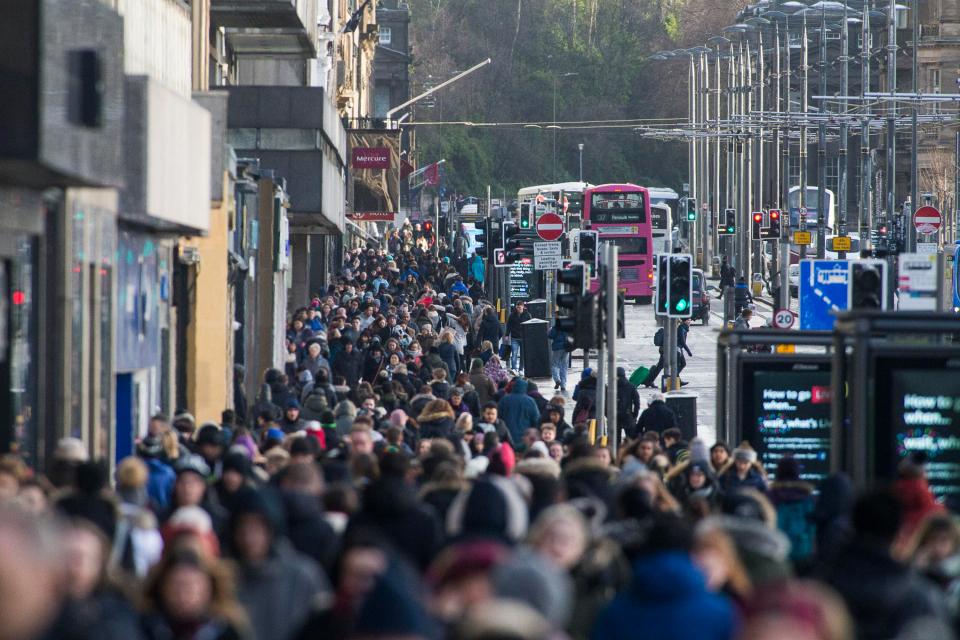  The numbers of people arriving in the UK will see the population overtake France by 2030