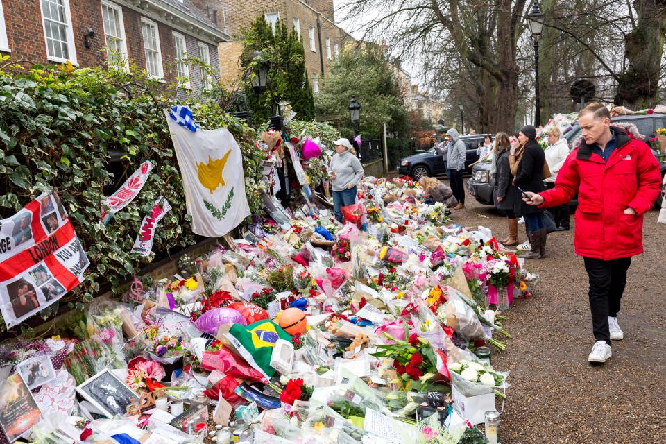  George Michael fans organised a New Year's Day pilgrimage to his North London gaff