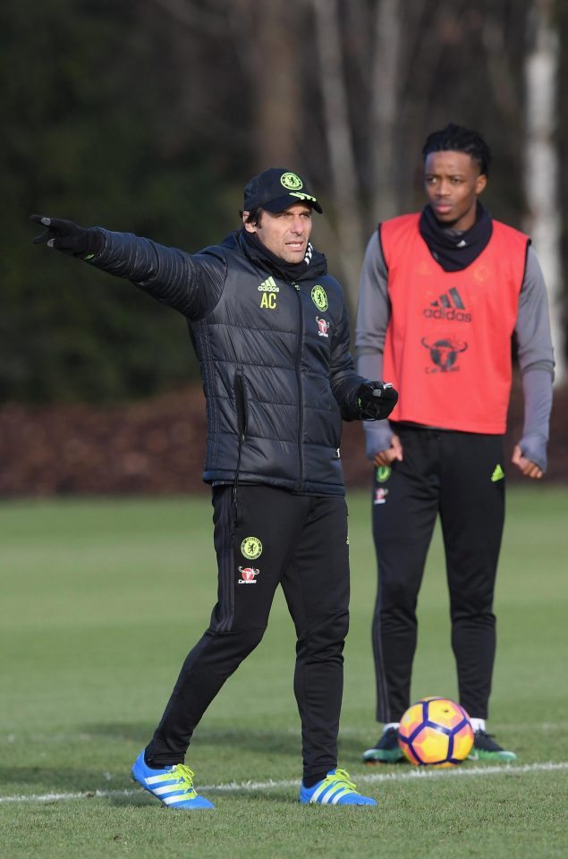  Antonio Conte instructs his team during Chelsea training session