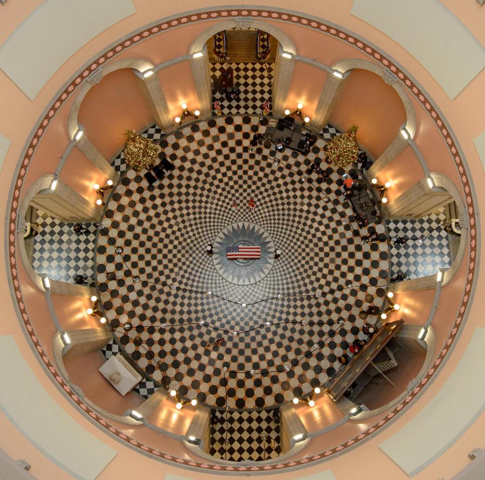  Former astronaut and U.S. Senator John Glenn lies in repose, under a United States Marine honor guard, in the Rotunda of the Ohio Statehouse in Columbus